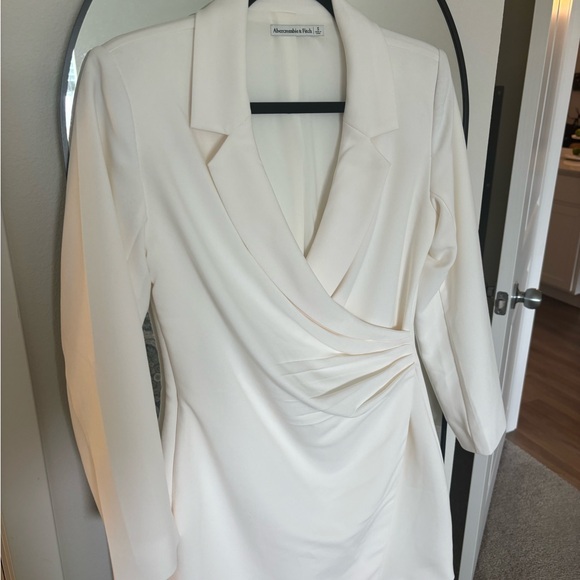 Abercrombie & Fitch Dresses & Skirts - Abercrombie & Fitch Long Sleeve Off White Wrap Blazer Dress